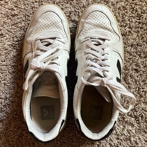 Veja V-10 women’s size 8